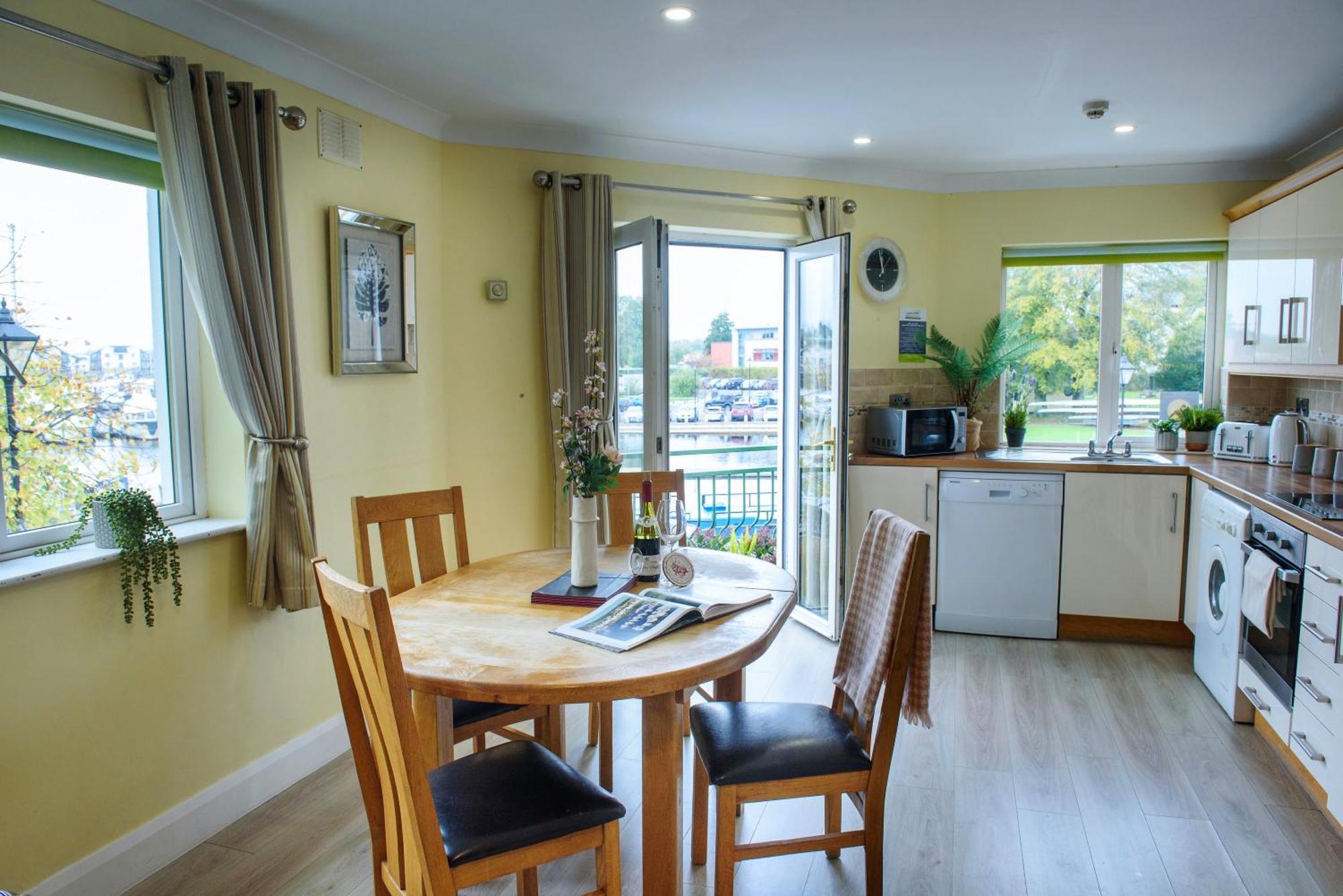 Waterfront Self Catering Houses Carrick on Shannon 외부 사진